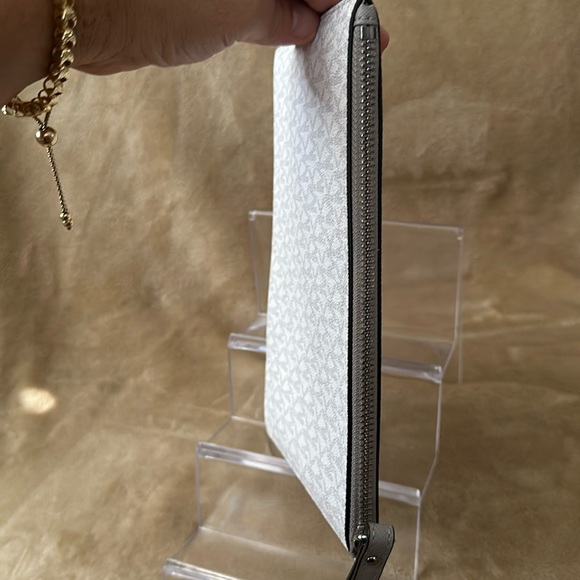 Micheal kors wristlet with studs 10x7 new - Picture 4 of 7